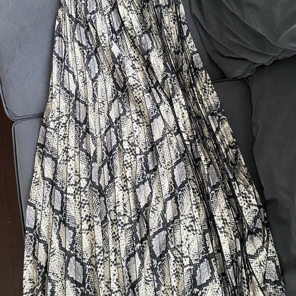 H&M Snakeskin print Long pleated skirt - Picture 6 of 6